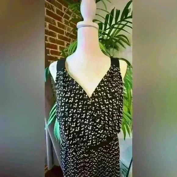 BCBGeneration Dress Size S-Short Racerback with Jersey Moc Wrap Vneck, preowned - Picture 5 of 11